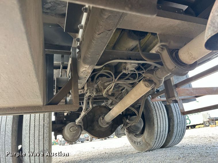 image for item DP3358 2000 Ford F650 Super Duty dump flatbed truck