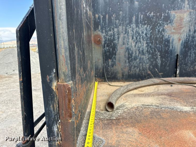 image for item DP3358 2000 Ford F650 Super Duty dump flatbed truck