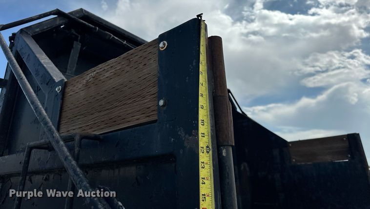 image for item DP3358 2000 Ford F650 Super Duty dump flatbed truck