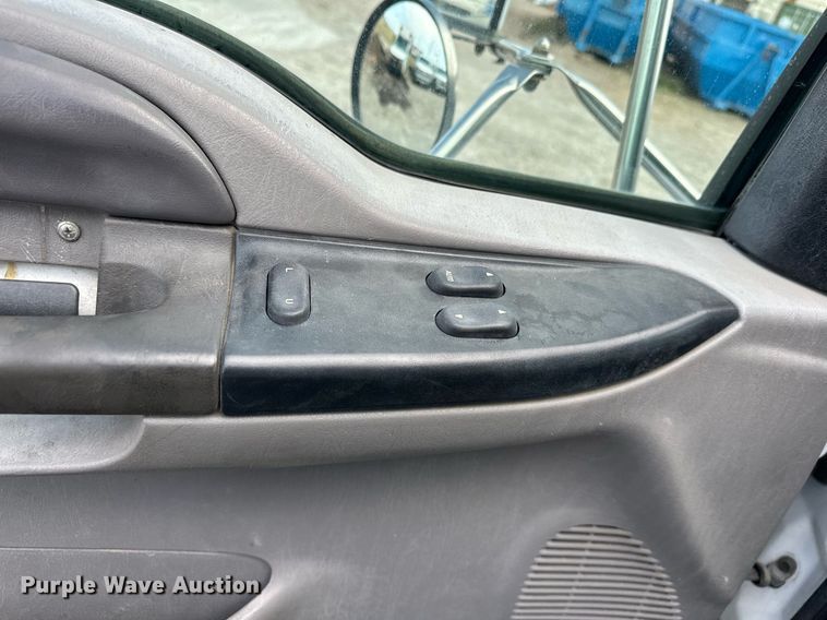 image for item DP3358 2000 Ford F650 Super Duty dump flatbed truck