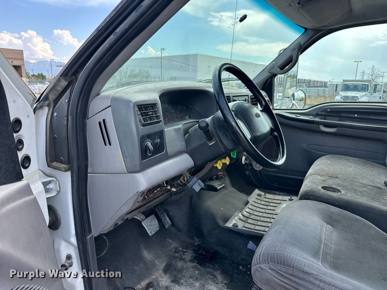 image for item DP3358 2000 Ford F650 Super Duty dump flatbed truck