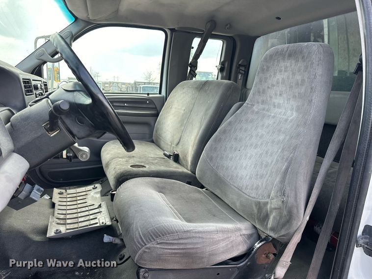 image for item DP3358 2000 Ford F650 Super Duty dump flatbed truck