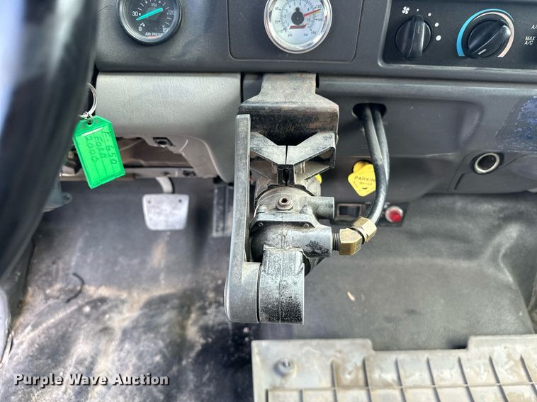 image for item DP3358 2000 Ford F650 Super Duty dump flatbed truck