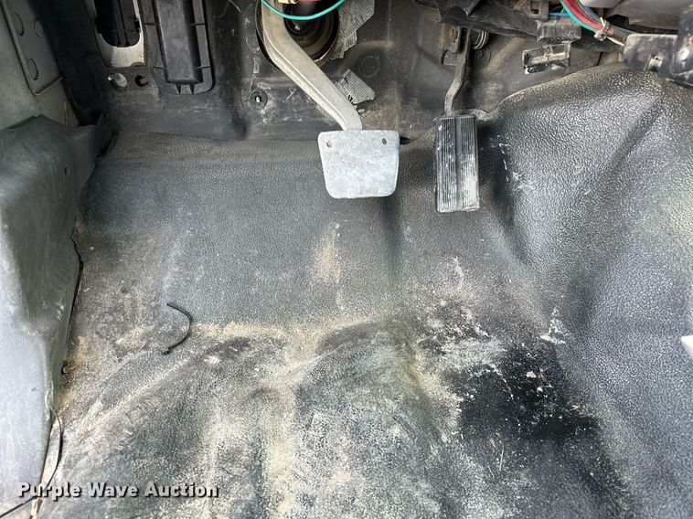 image for item DP3358 2000 Ford F650 Super Duty dump flatbed truck