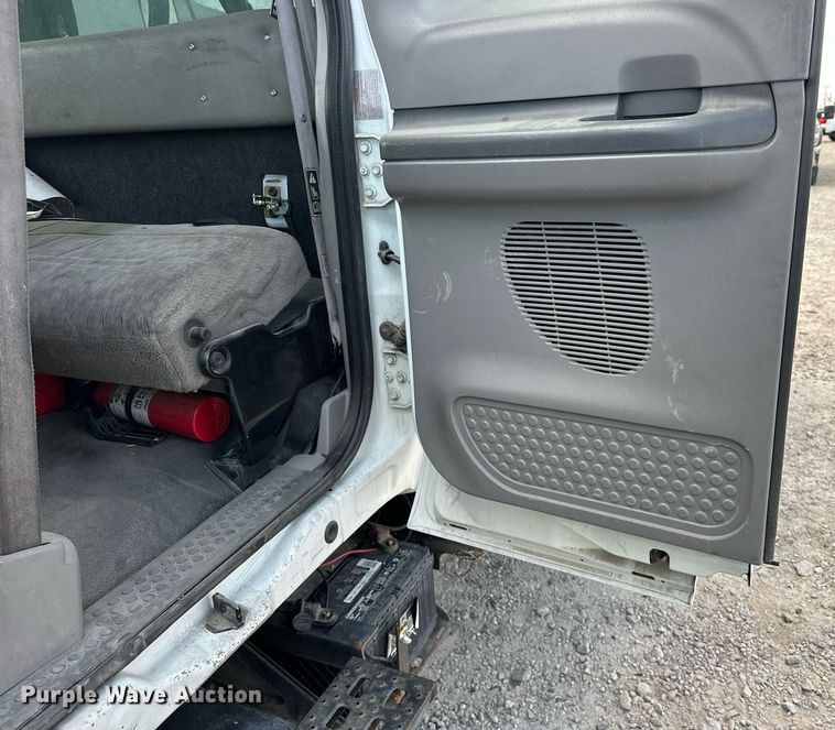 image for item DP3358 2000 Ford F650 Super Duty dump flatbed truck