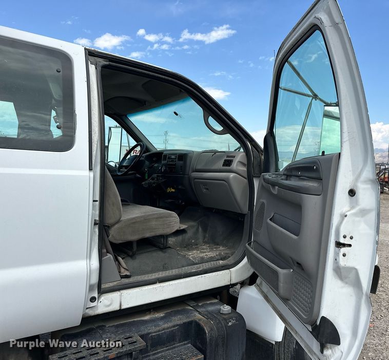 image for item DP3358 2000 Ford F650 Super Duty dump flatbed truck