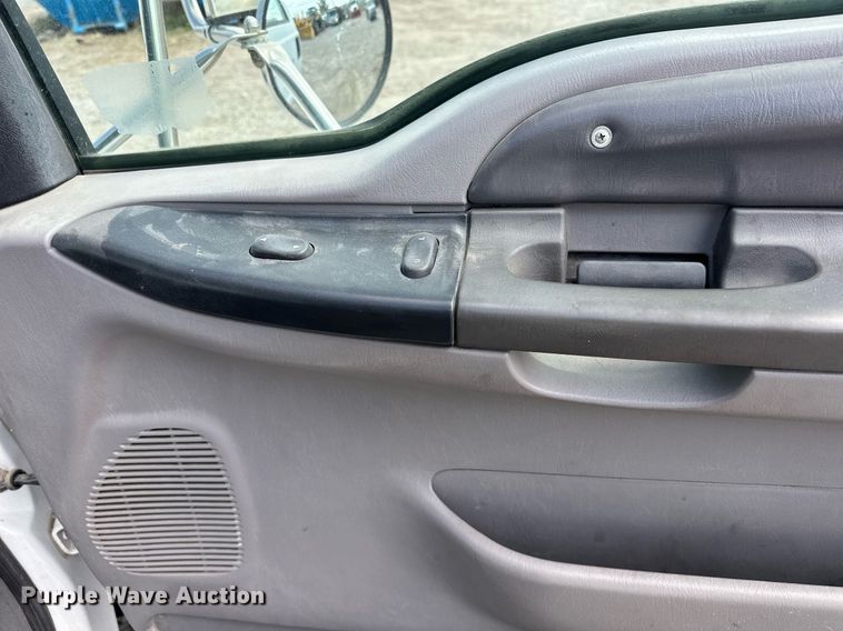 image for item DP3358 2000 Ford F650 Super Duty dump flatbed truck