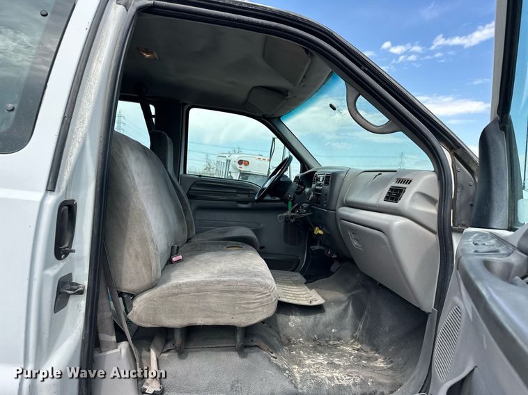 image for item DP3358 2000 Ford F650 Super Duty dump flatbed truck