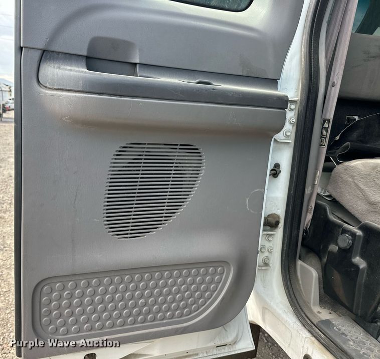 image for item DP3358 2000 Ford F650 Super Duty dump flatbed truck