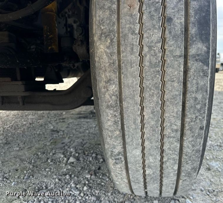 image for item DP3358 2000 Ford F650 Super Duty dump flatbed truck