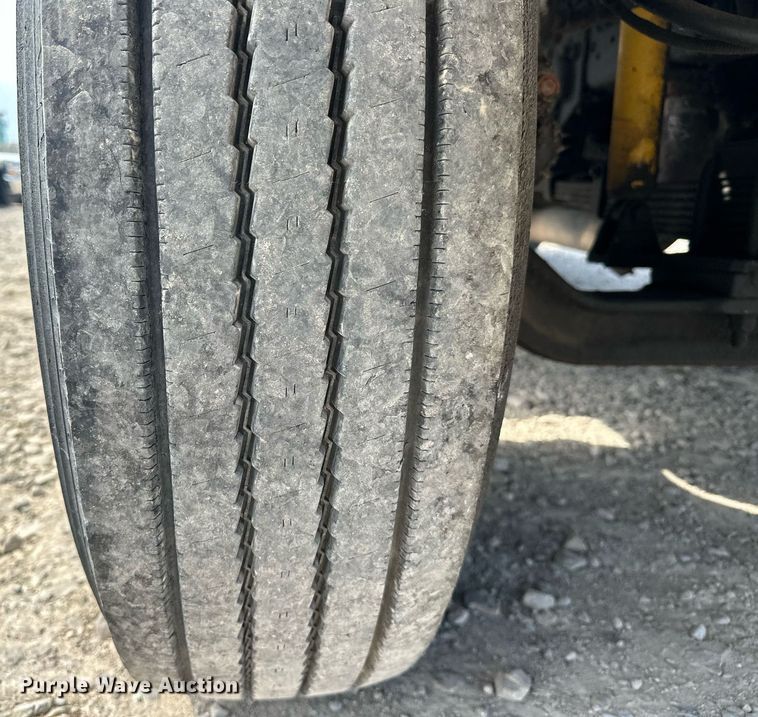 image for item DP3358 2000 Ford F650 Super Duty dump flatbed truck