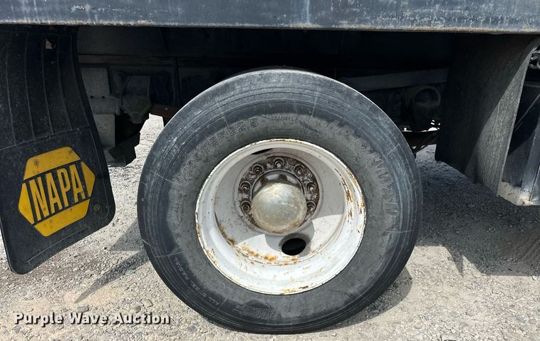 image for item DP3358 2000 Ford F650 Super Duty dump flatbed truck