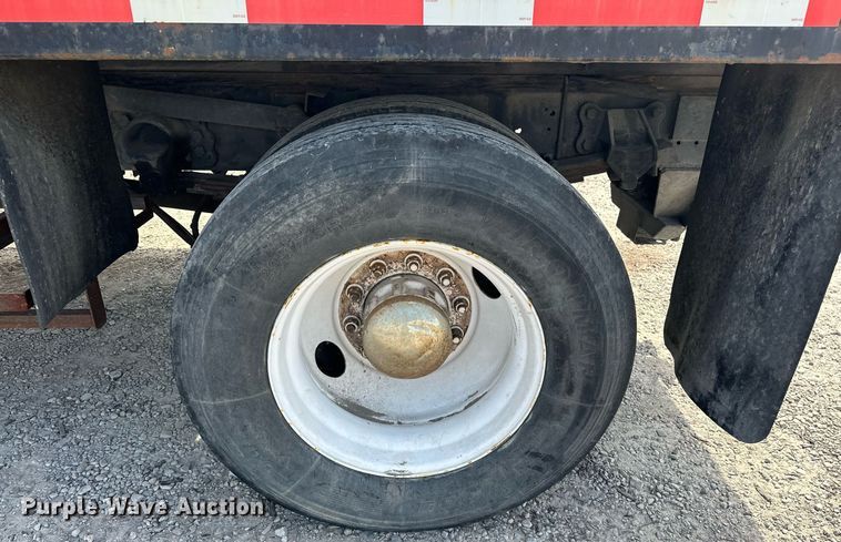 image for item DP3358 2000 Ford F650 Super Duty dump flatbed truck