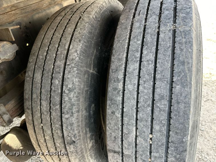 image for item DP3358 2000 Ford F650 Super Duty dump flatbed truck