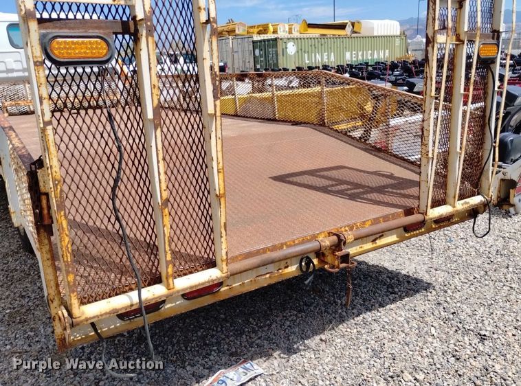 image for item DP3365 2003 Isuzu NPR flatbed truck