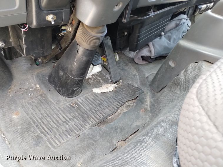 image for item DP3365 2003 Isuzu NPR flatbed truck