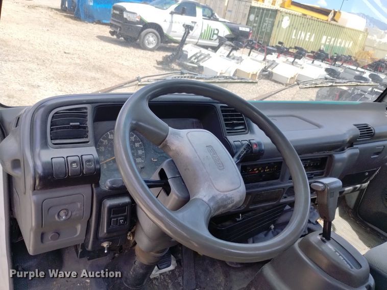 image for item DP3365 2003 Isuzu NPR flatbed truck