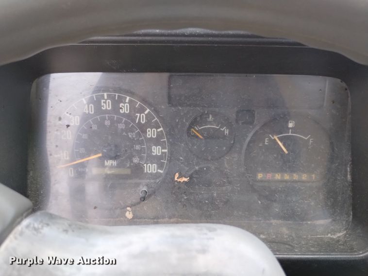 image for item DP3365 2003 Isuzu NPR flatbed truck