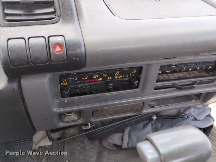 image for item DP3365 2003 Isuzu NPR flatbed truck