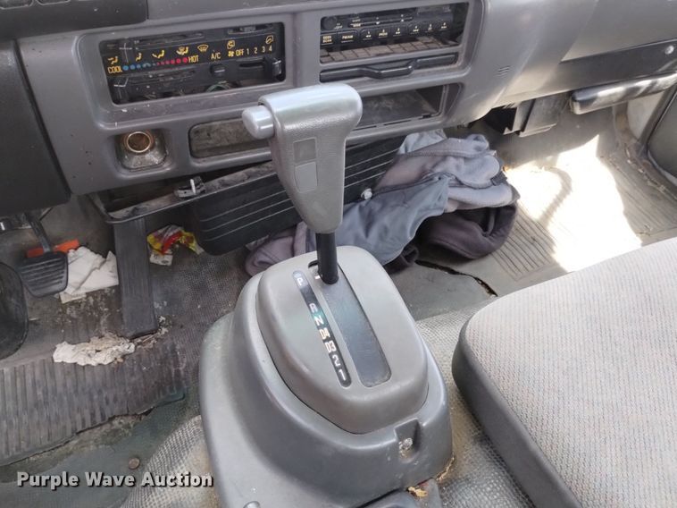 image for item DP3365 2003 Isuzu NPR flatbed truck