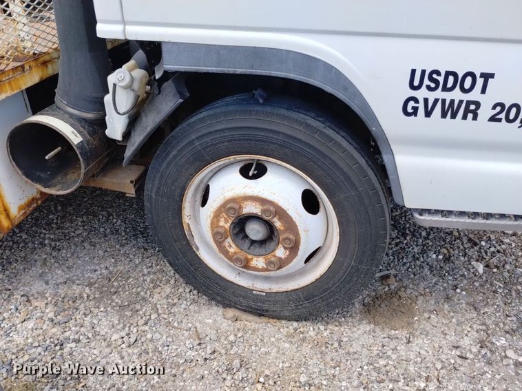 image for item DP3365 2003 Isuzu NPR flatbed truck