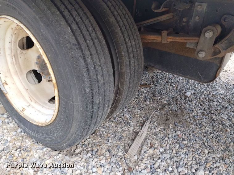 image for item DP3365 2003 Isuzu NPR flatbed truck