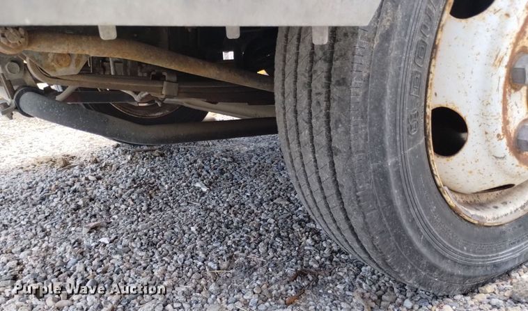 image for item DP3365 2003 Isuzu NPR flatbed truck