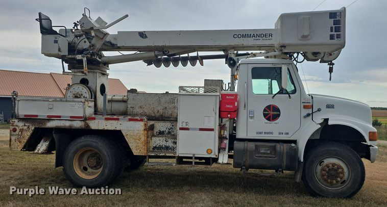 image for item DQ5152 2000 International 4800 digger derrick truck