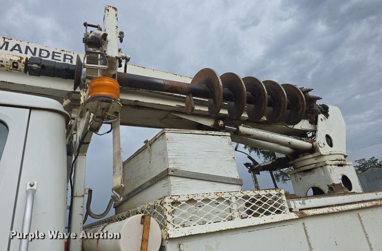 image for item DQ5152 2000 International 4800 digger derrick truck