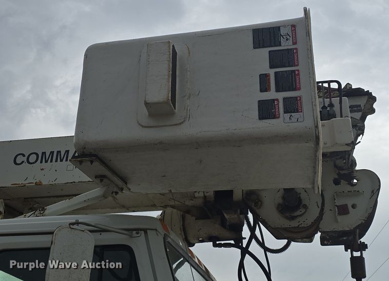 image for item DQ5152 2000 International 4800 digger derrick truck