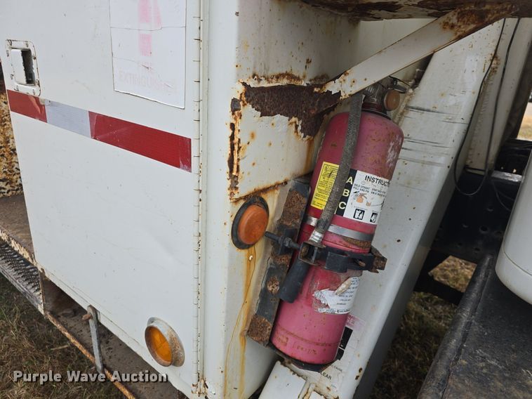 image for item DQ5152 2000 International 4800 digger derrick truck