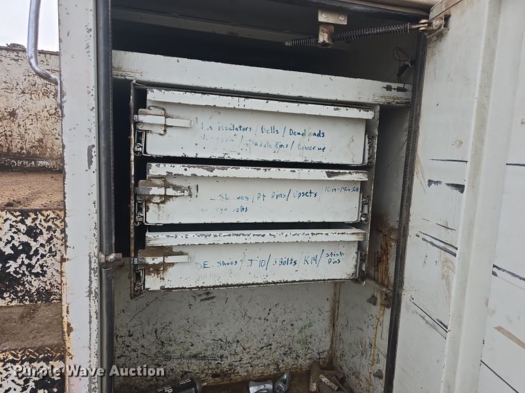 image for item DQ5152 2000 International 4800 digger derrick truck