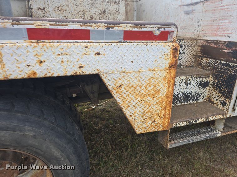 image for item DQ5152 2000 International 4800 digger derrick truck