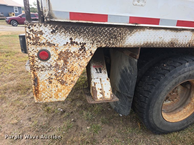 image for item DQ5152 2000 International 4800 digger derrick truck