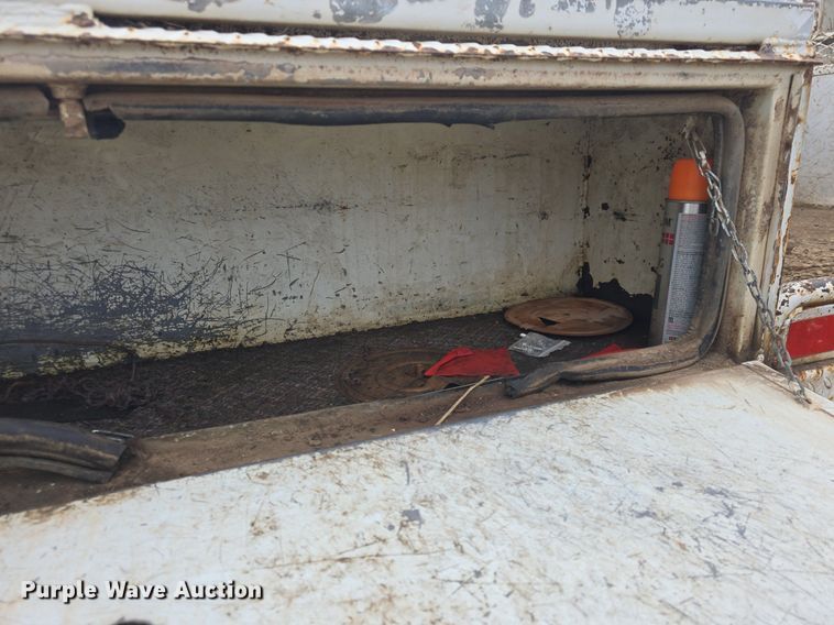 image for item DQ5152 2000 International 4800 digger derrick truck