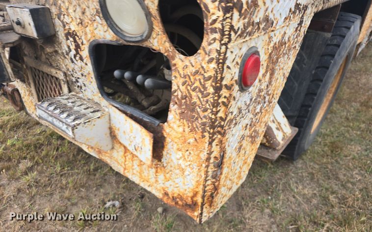 image for item DQ5152 2000 International 4800 digger derrick truck