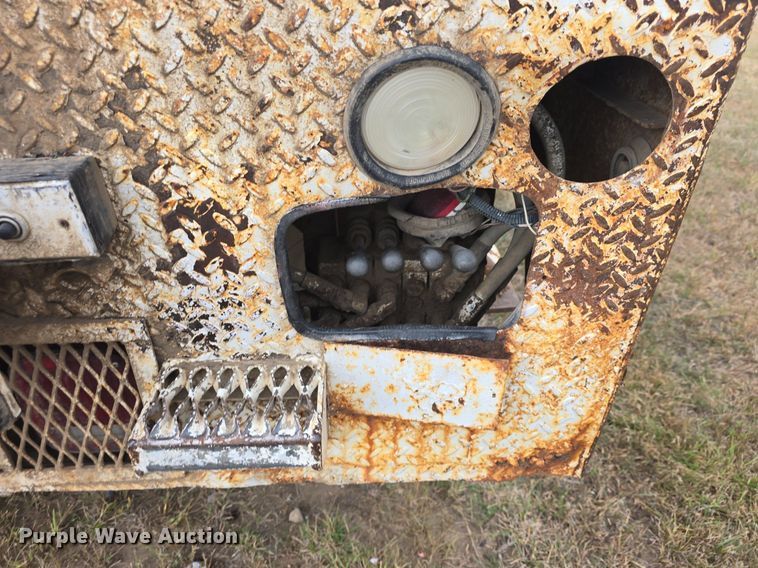 image for item DQ5152 2000 International 4800 digger derrick truck