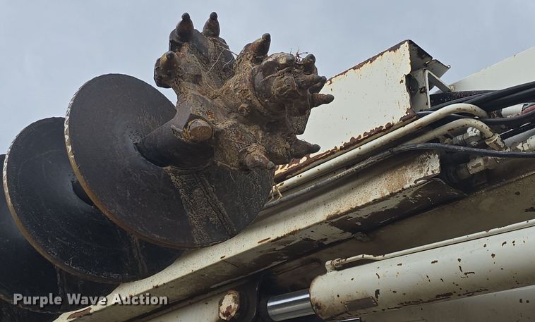 image for item DQ5152 2000 International 4800 digger derrick truck