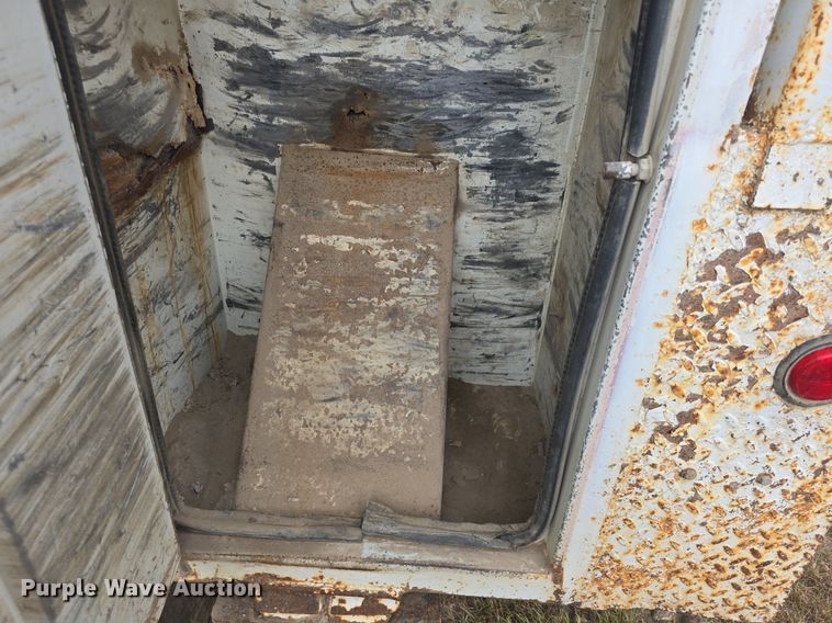 image for item DQ5152 2000 International 4800 digger derrick truck