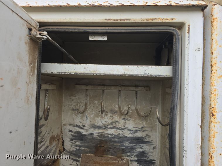 image for item DQ5152 2000 International 4800 digger derrick truck