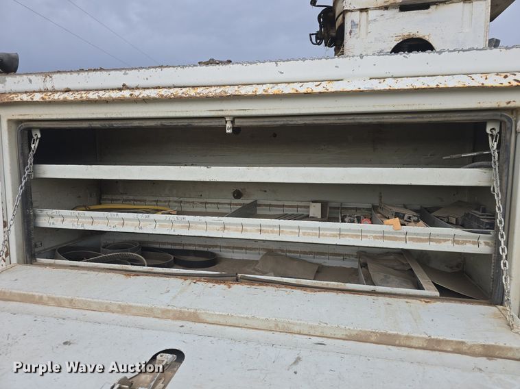 image for item DQ5152 2000 International 4800 digger derrick truck