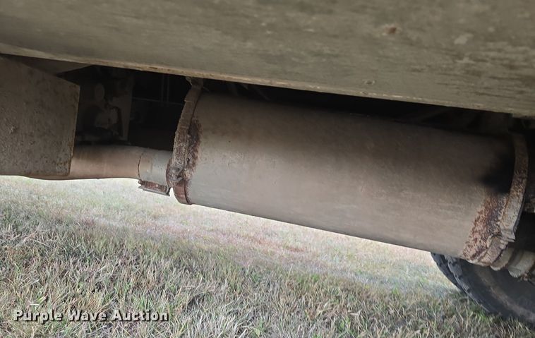 image for item DQ5152 2000 International 4800 digger derrick truck