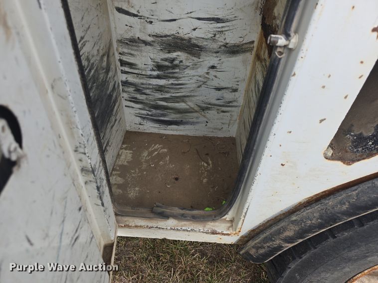 image for item DQ5152 2000 International 4800 digger derrick truck