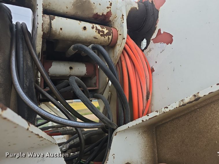 image for item DQ5152 2000 International 4800 digger derrick truck