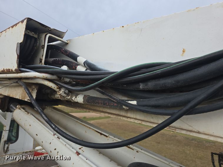 image for item DQ5152 2000 International 4800 digger derrick truck