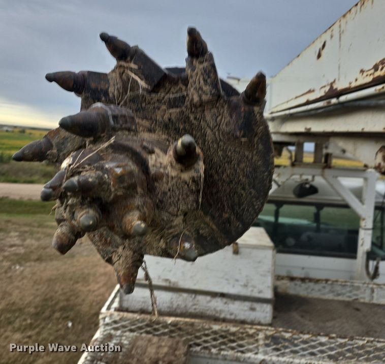 image for item DQ5152 2000 International 4800 digger derrick truck