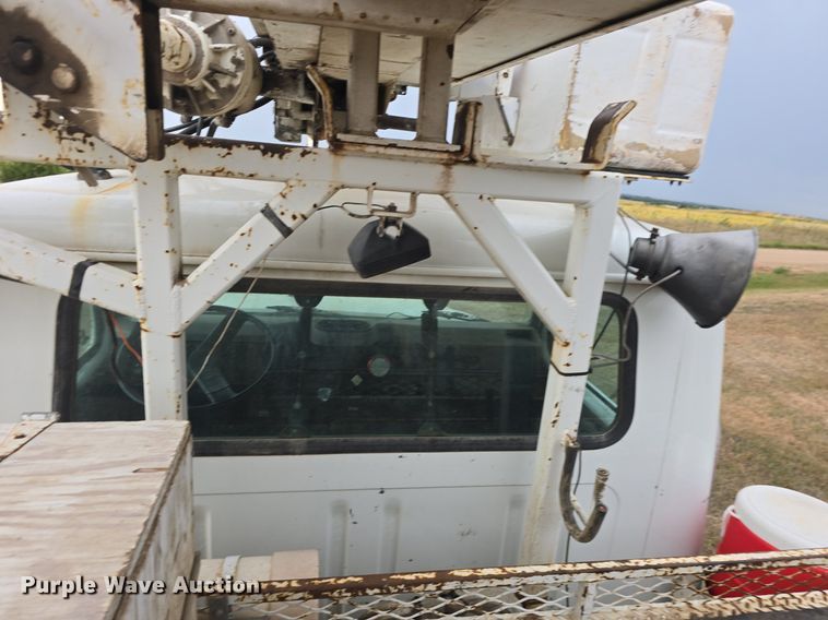 image for item DQ5152 2000 International 4800 digger derrick truck