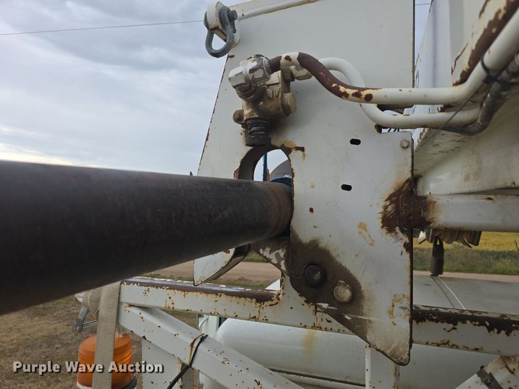 image for item DQ5152 2000 International 4800 digger derrick truck