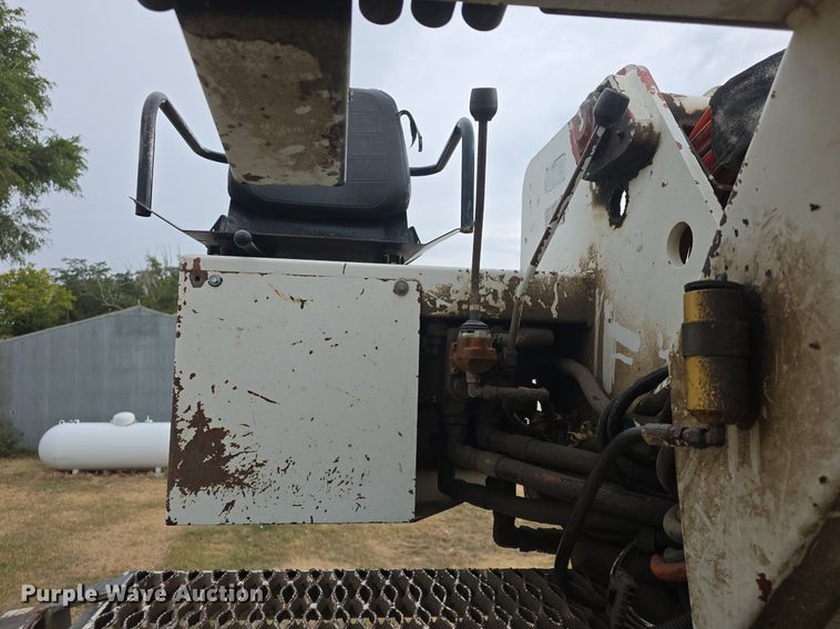 image for item DQ5152 2000 International 4800 digger derrick truck