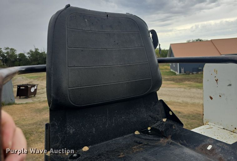 image for item DQ5152 2000 International 4800 digger derrick truck